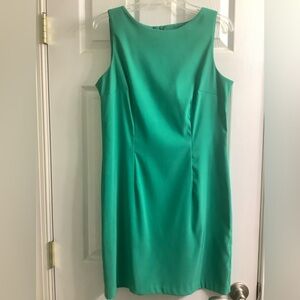 Elegant Green Sleeveless Dress